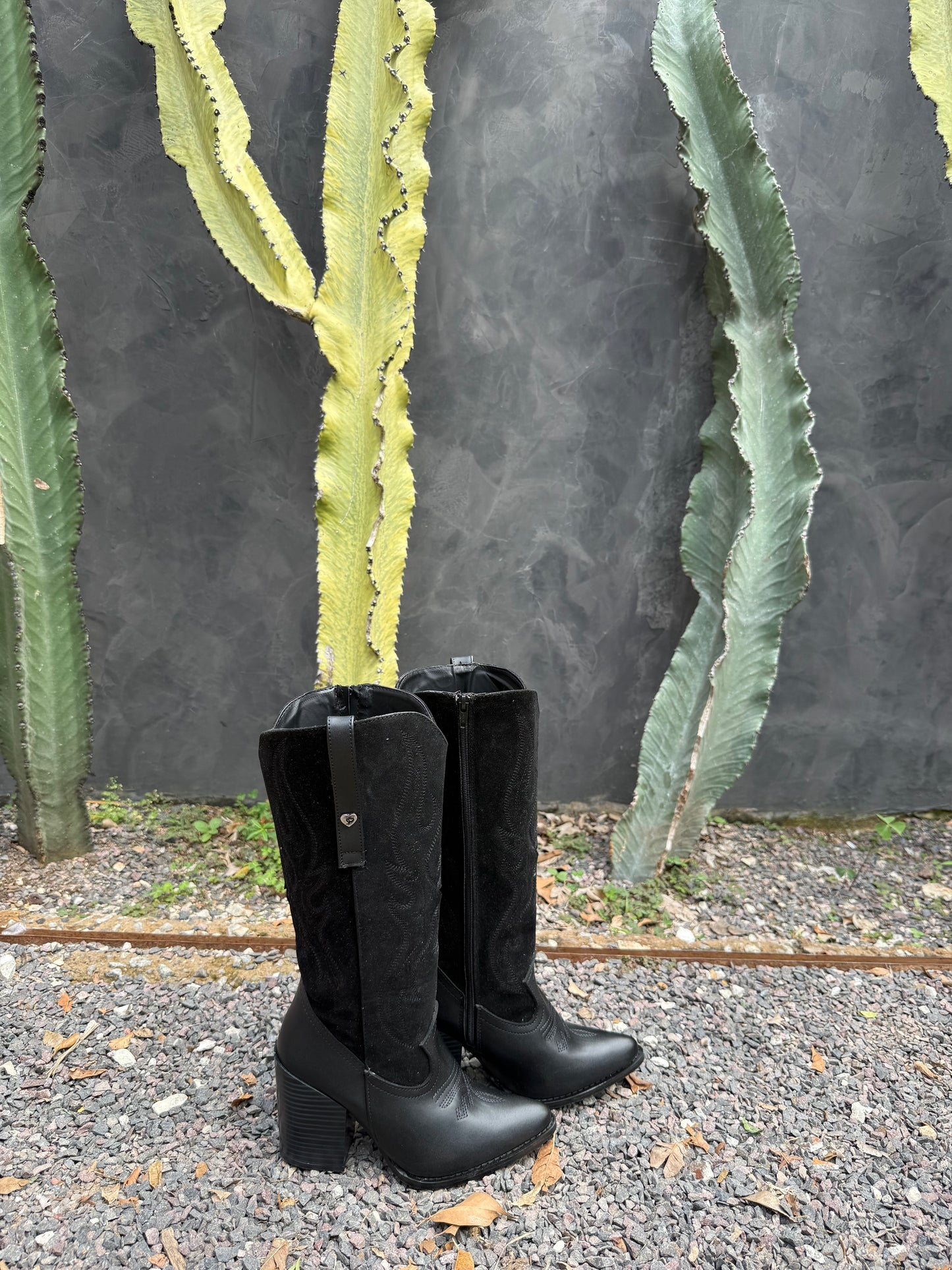 Bota vaquera bordada