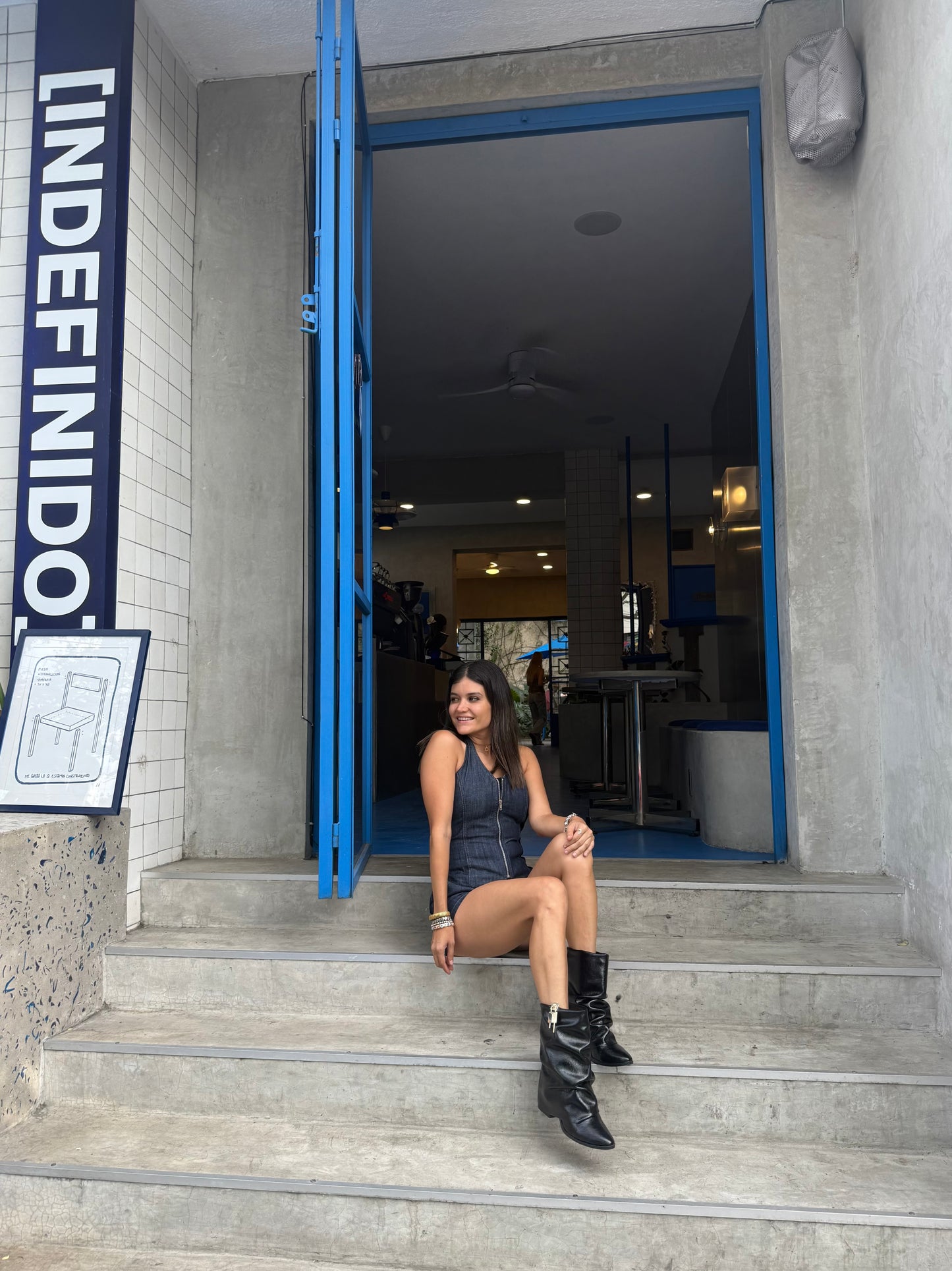 Becca negro corta